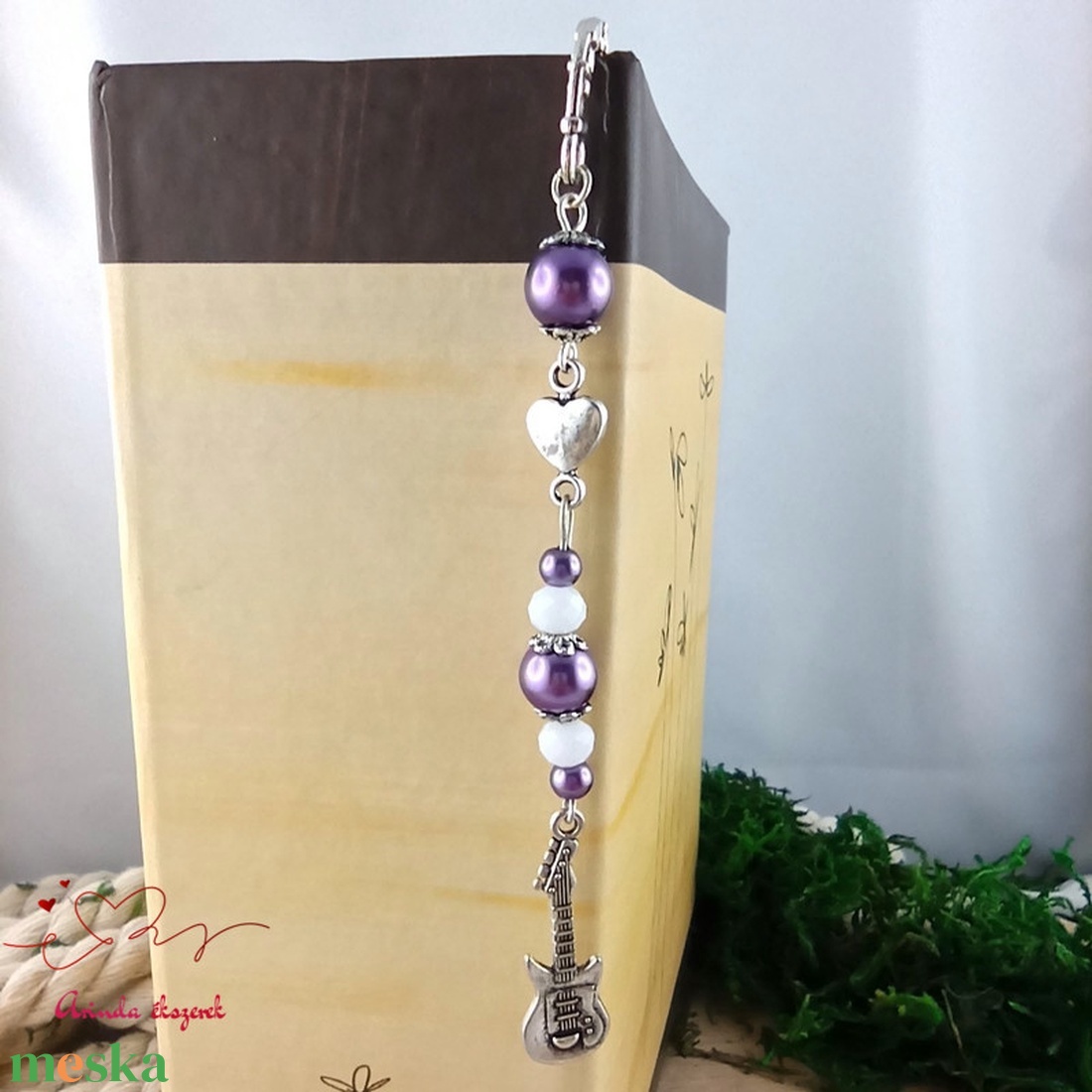 Lila gitáros könyvjelző � egyedi, kézműves ajándék zenekedvelőknek - könyv & zene - könyvjelző - Meska.hu