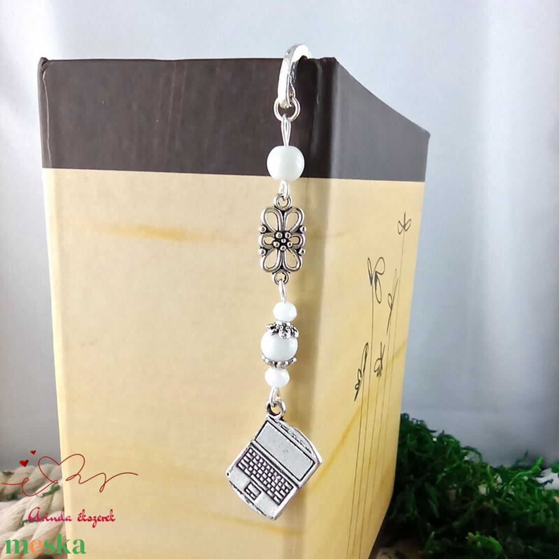 Fehér laptop könyvjelző � kézzel készült ajándék tanárnak, pedagógusnak - könyv & zene - könyvjelző - Meska.hu