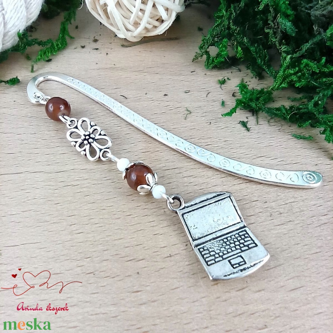 Barna laptop könyvjelző � kézzel készült ajándék tanárnak, pedagógusnak - könyv & zene - könyvjelző - Meska.hu