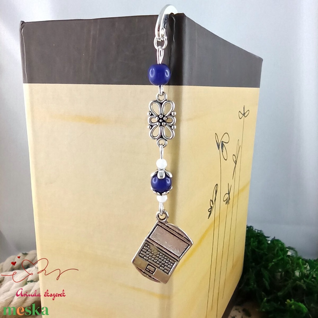 Sötétkék laptop könyvjelző � kézzel készült ajándék tanárnak, pedagógusnak - könyv & zene - könyvjelző - Meska.hu