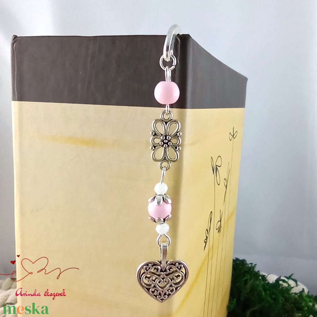 Szív charm könyvjelző pedagógusnapra � rózsaszín gyöngyökkel - könyv & zene - könyvjelző - Meska.hu