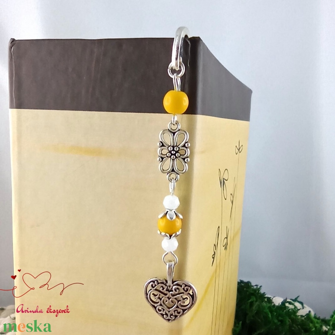 Szív charm könyvjelző pedagógusnapra � citromsárga gyöngyökkel - könyv & zene - könyvjelző - Meska.hu