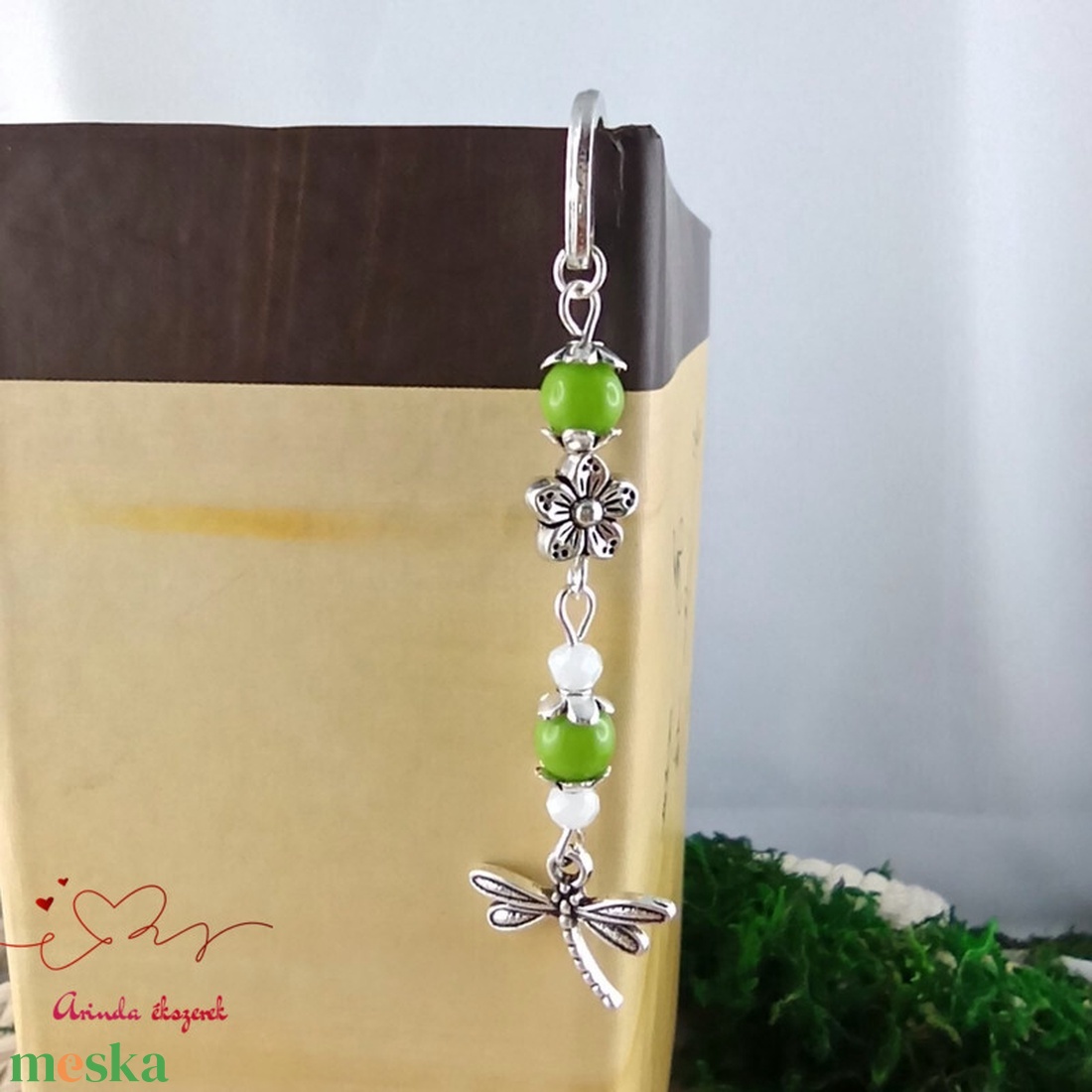 Szitakötő charm könyvjelző óvónéninek évzáróra � zöld gyöngyökkel - könyv & zene - könyvjelző - Meska.hu