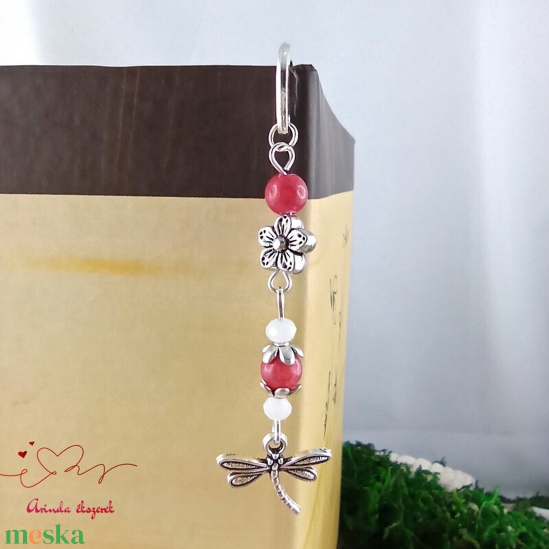 Szitakötő charm könyvjelző óvónéninek évzáróra � piros gyöngyökkel - könyv & zene - könyvjelző - Meska.hu