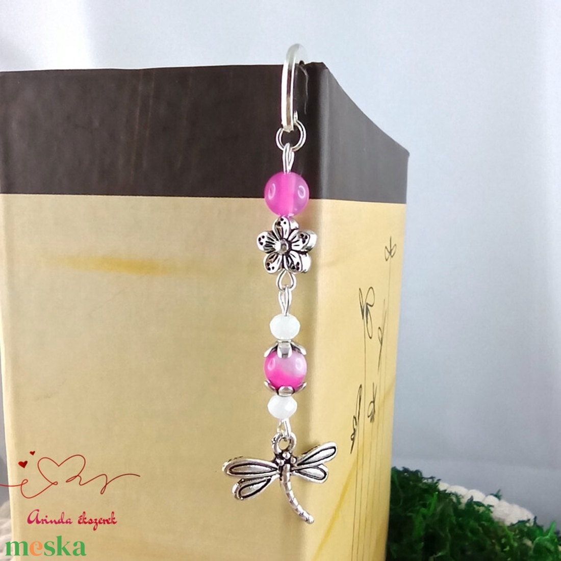 Szitakötő charm könyvjelző óvónéninek évzáróra � rózsaszín gyöngyökkel - könyv & zene - könyvjelző - Meska.hu