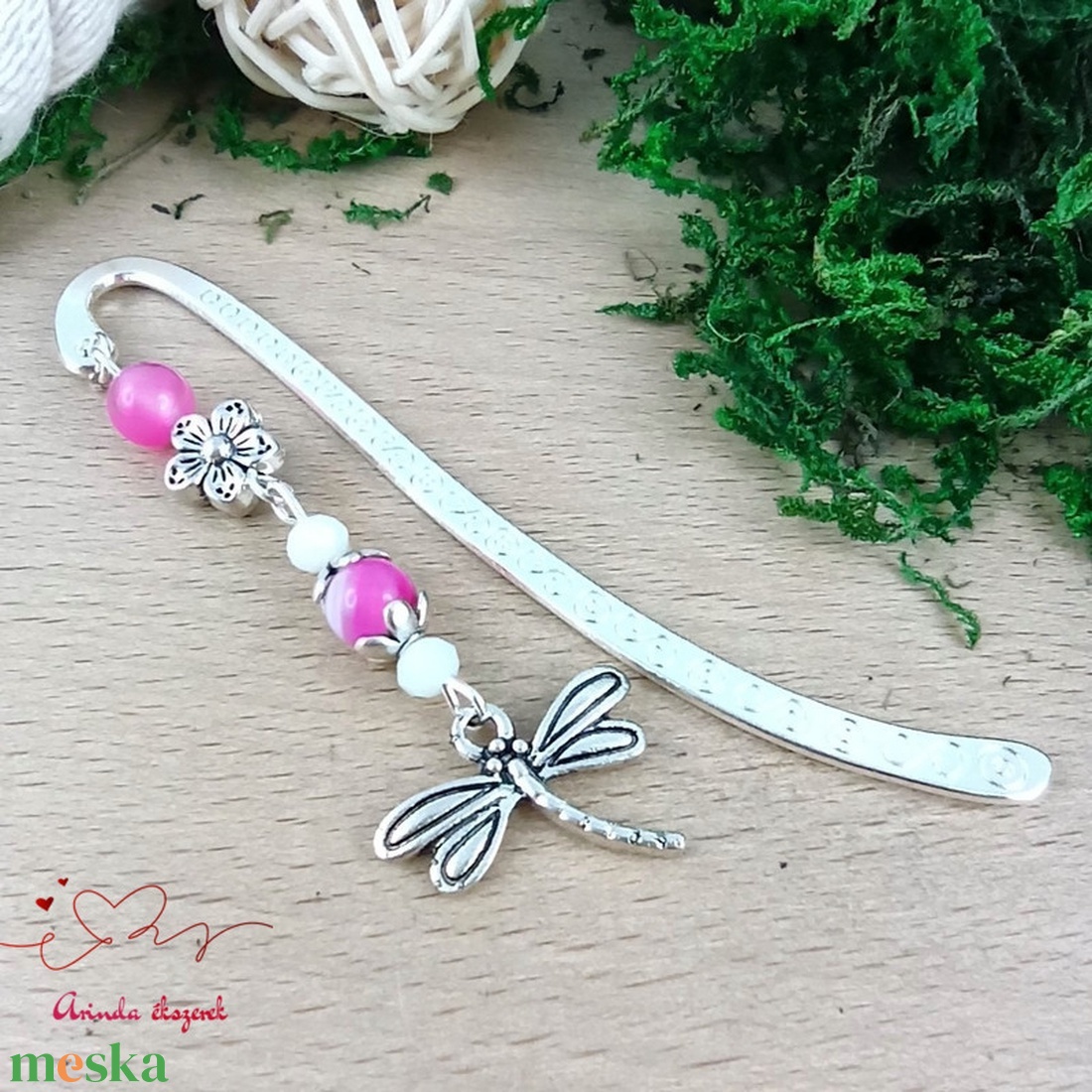 Szitakötő charm könyvjelző óvónéninek évzáróra � rózsaszín gyöngyökkel - könyv & zene - könyvjelző - Meska.hu