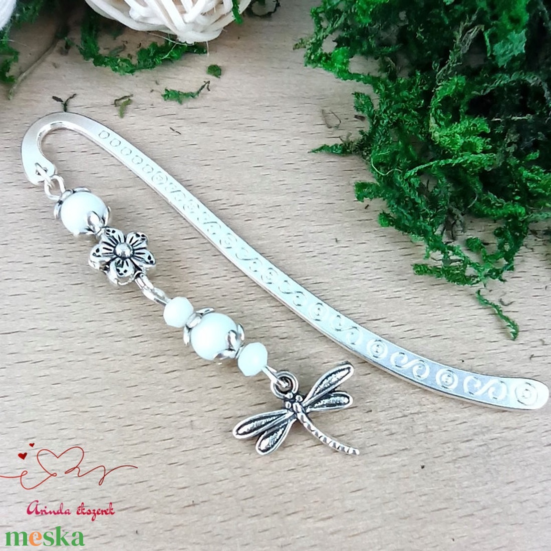 Szitakötő charm könyvjelző óvónéninek évzáróra � fehér gyöngyökkel - könyv & zene - könyvjelző - Meska.hu