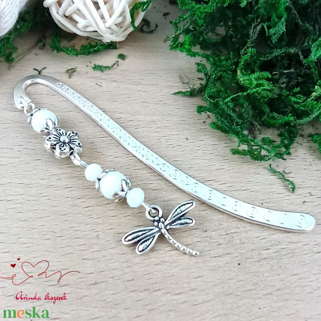 Szitakötő charm könyvjelző óvónéninek évzáróra � fehér gyöngyökkel - könyv & zene - könyvjelző - Meska.hu