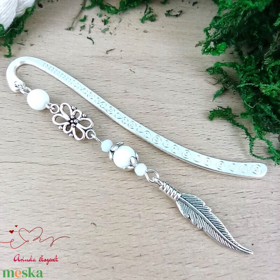 Toll charm könyvjelző � fehér gyöngyökkel, pedagógusnapi ajándék - könyv & zene - könyvjelző - Meska.hu