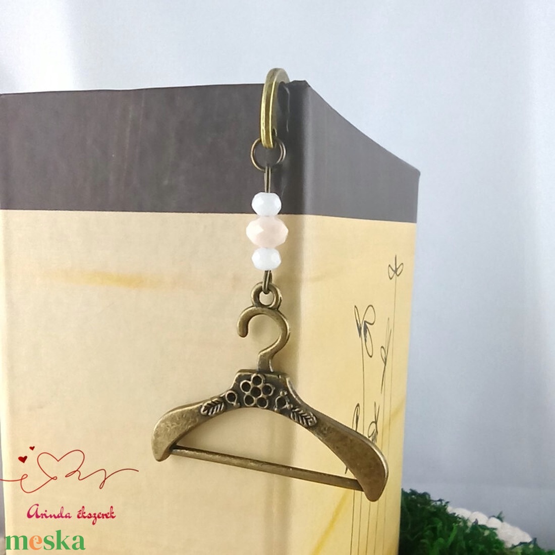 Vállfa medálos könyvjelző � bronz színű, kézzel készült - könyv & zene - könyvjelző - Meska.hu