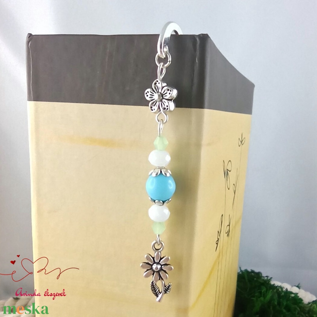 Virágos könyvjelző nőnapra � világoskék gyöngyökkel, kézzel készült ajándék - könyv & zene - könyvjelző - Meska.hu