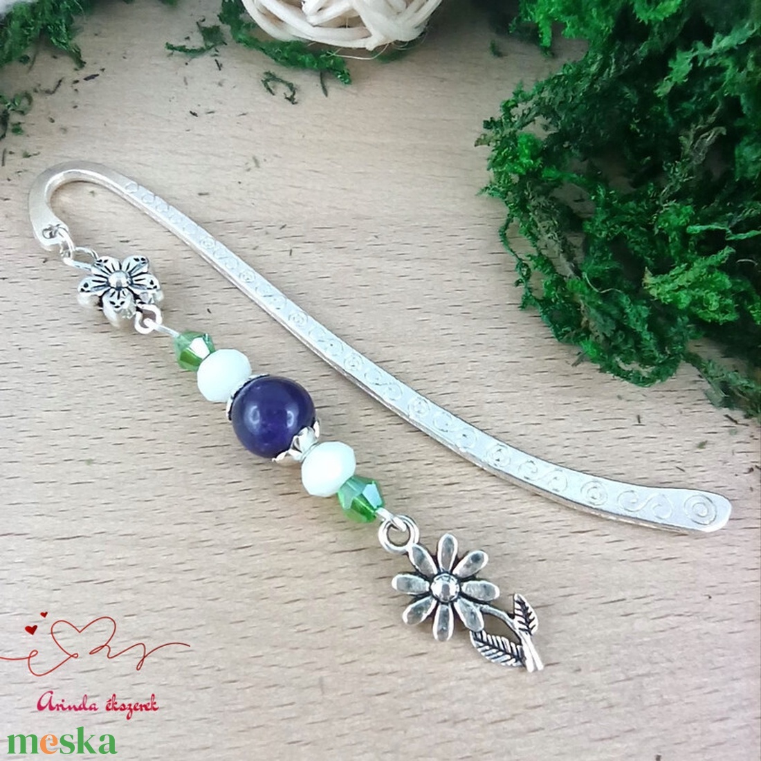 Virágos könyvjelző nőnapra � lila gyöngyökkel, kézzel készült ajándék - könyv & zene - könyvjelző - Meska.hu