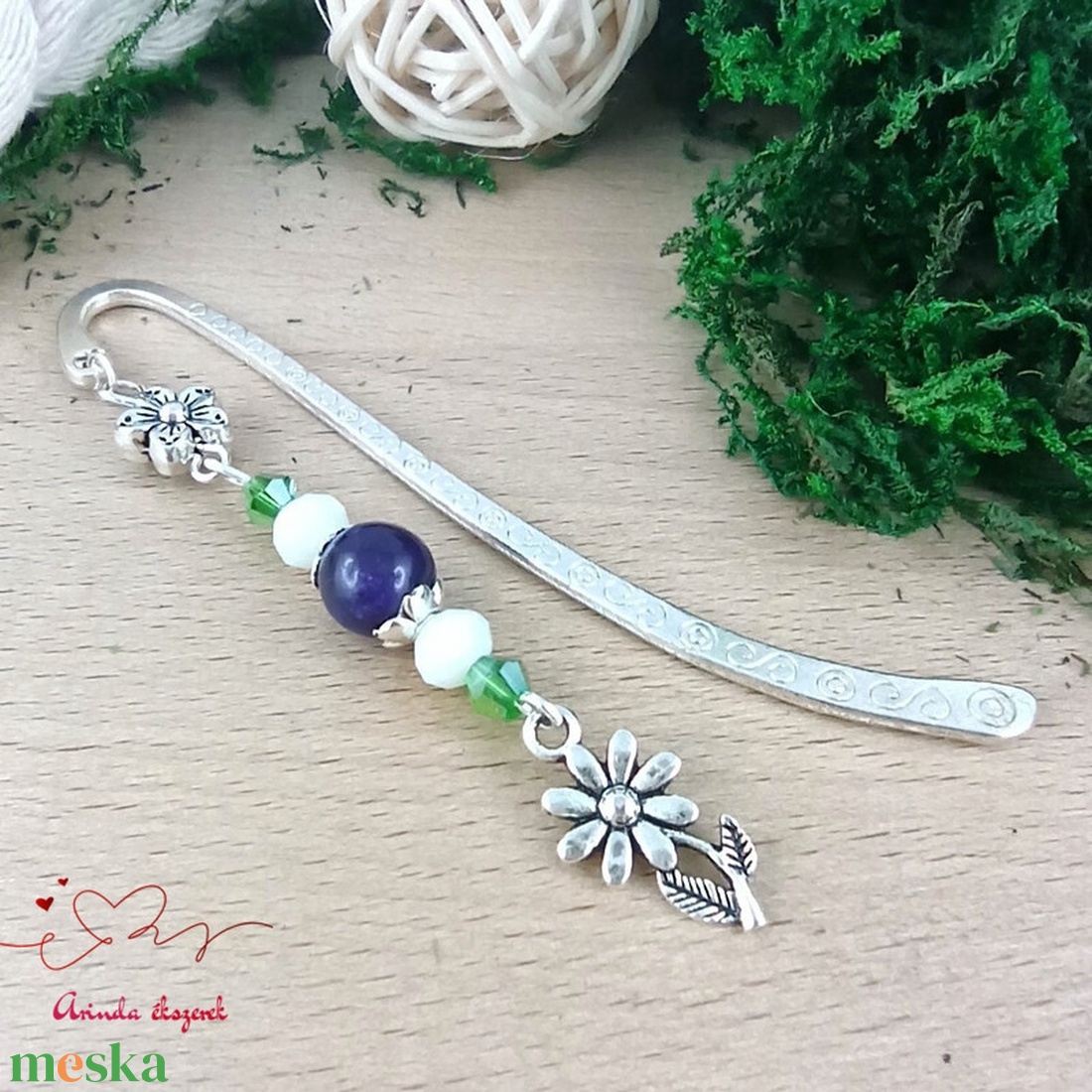 Virágos könyvjelző nőnapra � lila gyöngyökkel, kézzel készült ajándék - könyv & zene - könyvjelző - Meska.hu