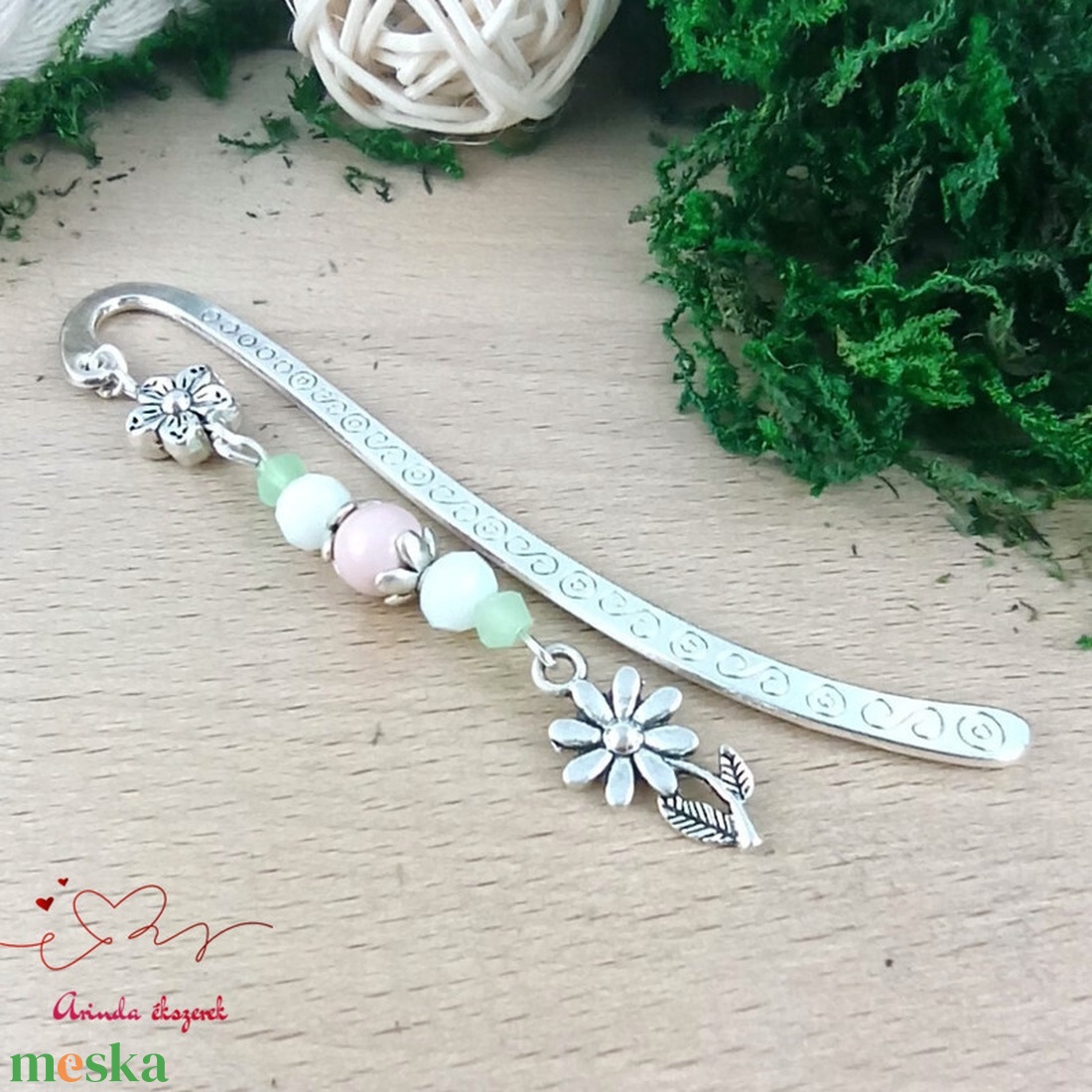 Virágos könyvjelző nőnapra � rózsaszín gyöngyökkel, kézzel készült ajándék - könyv & zene - könyvjelző - Meska.hu