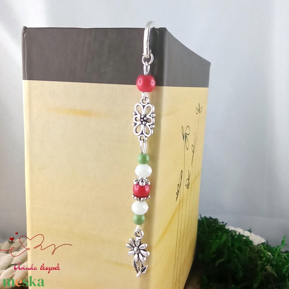 Virágos könyvjelző nőnapra � piros gyöngyökkel, kézzel készült ajándék - könyv & zene - könyvjelző - Meska.hu