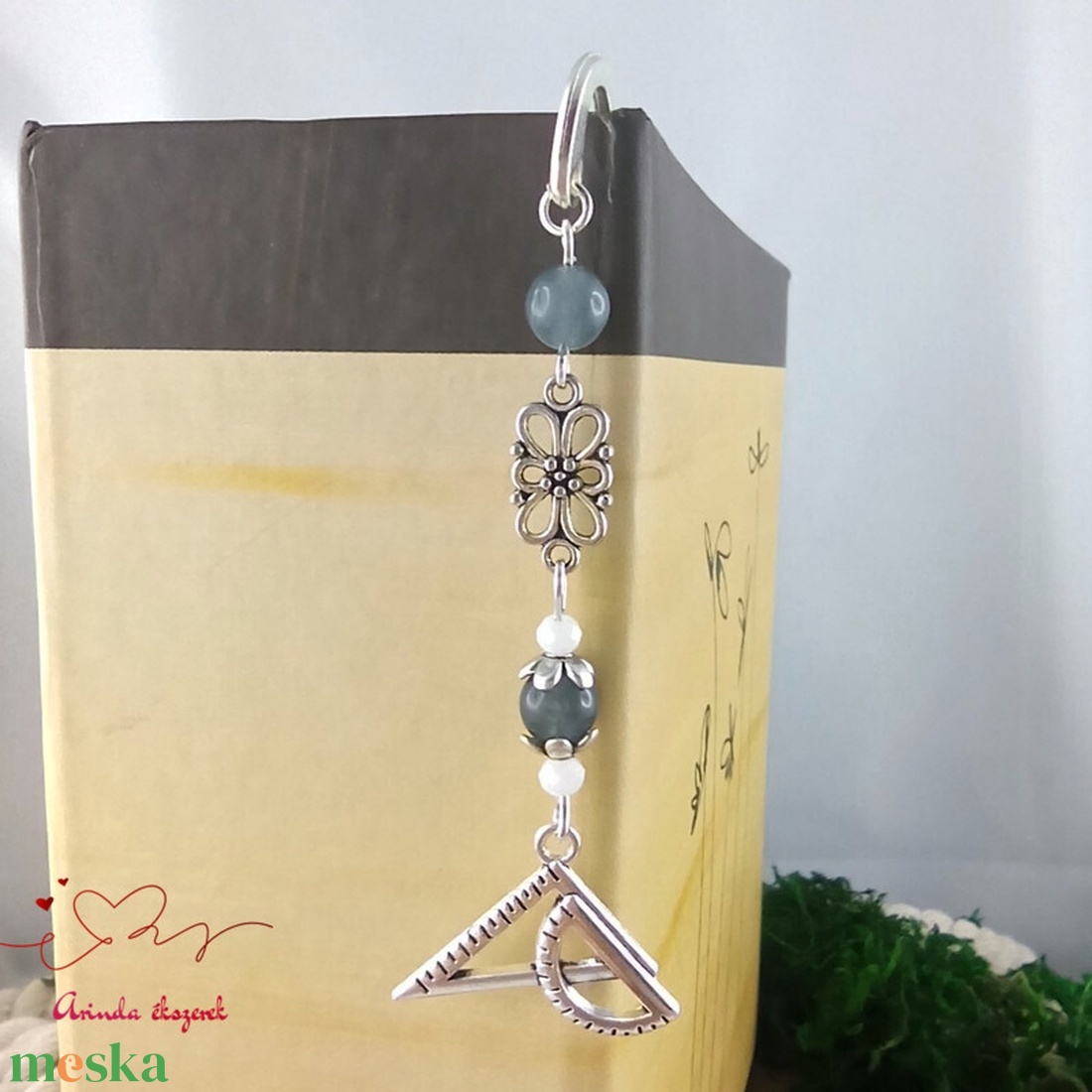 Vonalzó könyvjelző � szürke gyöngyökkel, kézzel készült tanári ajándék - könyv & zene - könyvjelző - Meska.hu