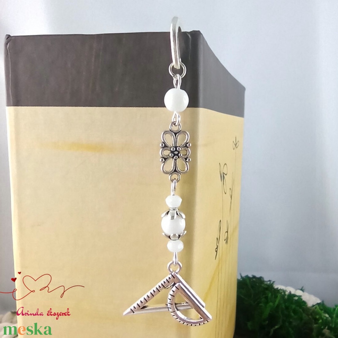 Vonalzó könyvjelző � fehér gyöngyökkel, kézzel készült tanári ajándék - könyv & zene - könyvjelző - Meska.hu