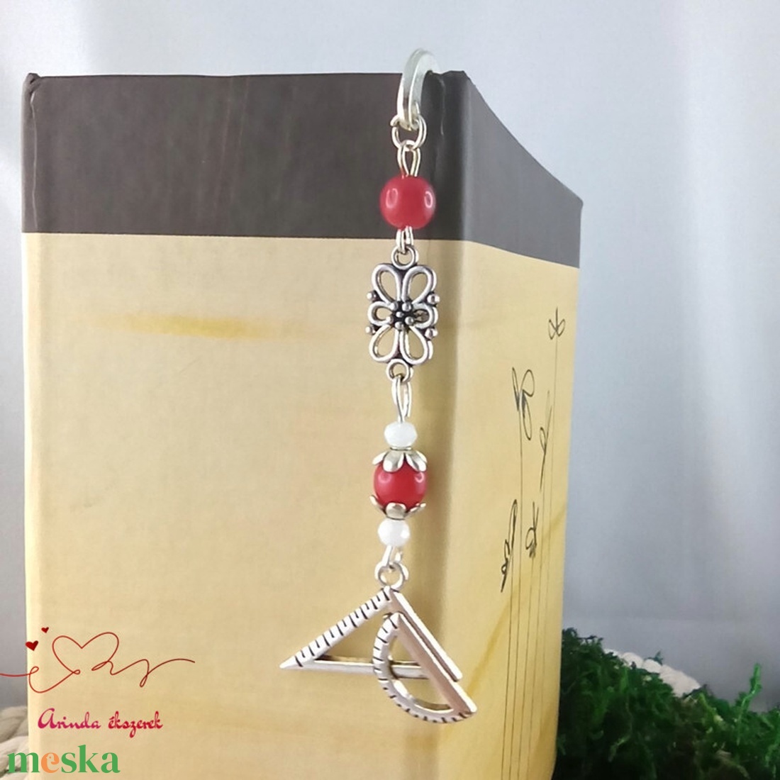 Vonalzó könyvjelző � piros gyöngyökkel, kézzel készült tanári ajándék - könyv & zene - könyvjelző - Meska.hu