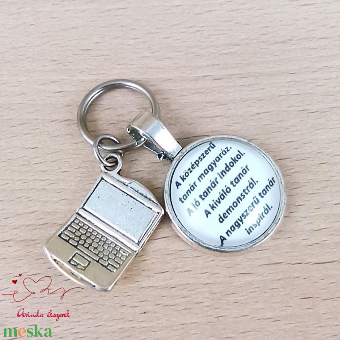 Laptop medálos üveglencsés kulcstartó pedagógusnapra - táska & tok - kulcstartó & táskadísz - kulcstartó - Meska.hu
