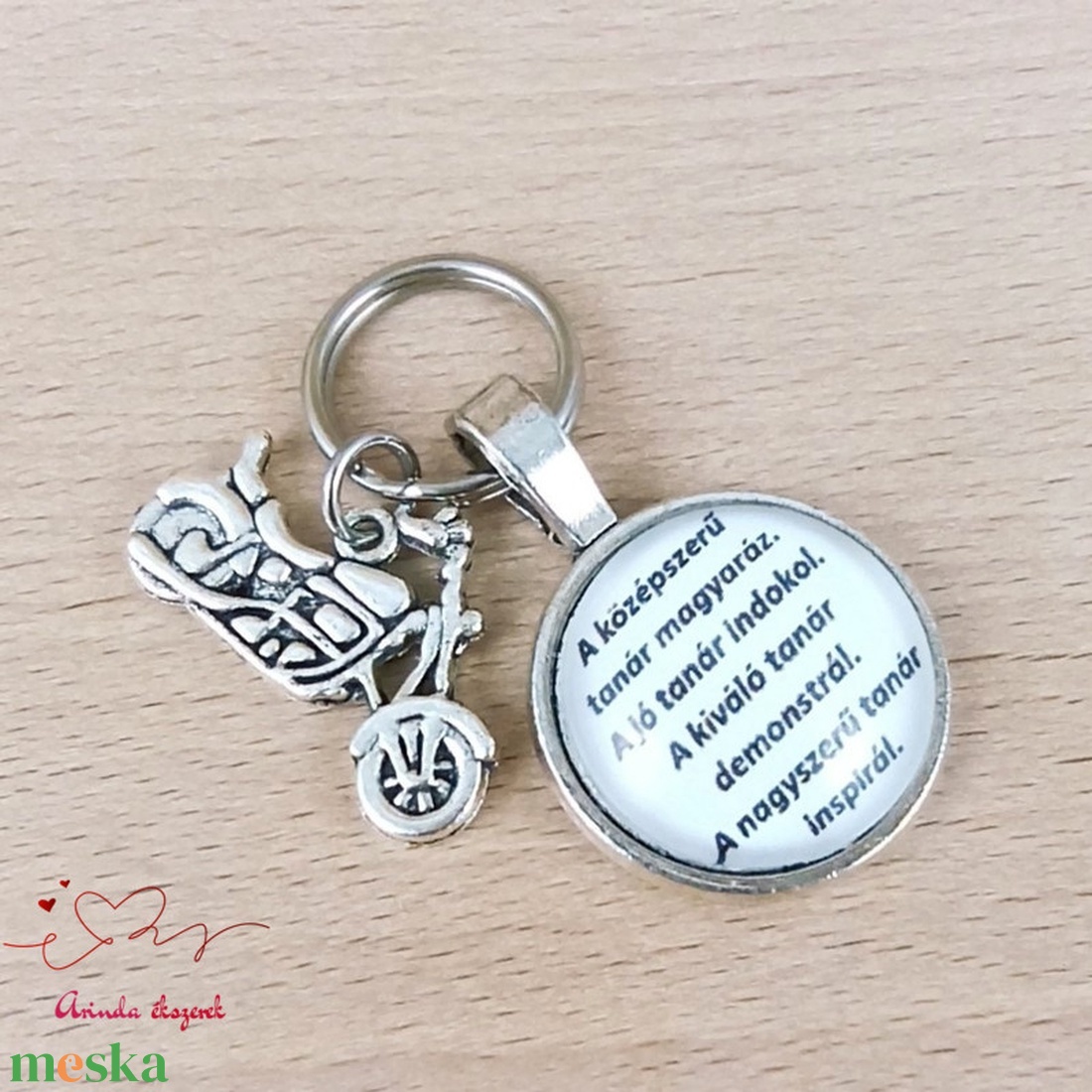 Motor medálos üveglencsés kulcstartó pedagógusnapra - táska & tok - kulcstartó & táskadísz - kulcstartó - Meska.hu
