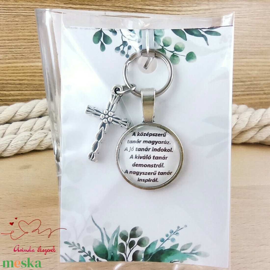 Kereszt medálos üveglencsés kulcstartó pedagógusnapra - táska & tok - kulcstartó & táskadísz - kulcstartó - Meska.hu