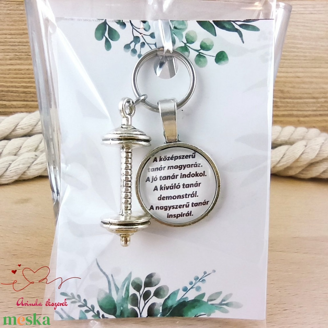 Súlyzó medálos üveglencsés kulcstartó pedagógusnapra - táska & tok - kulcstartó & táskadísz - kulcstartó - Meska.hu