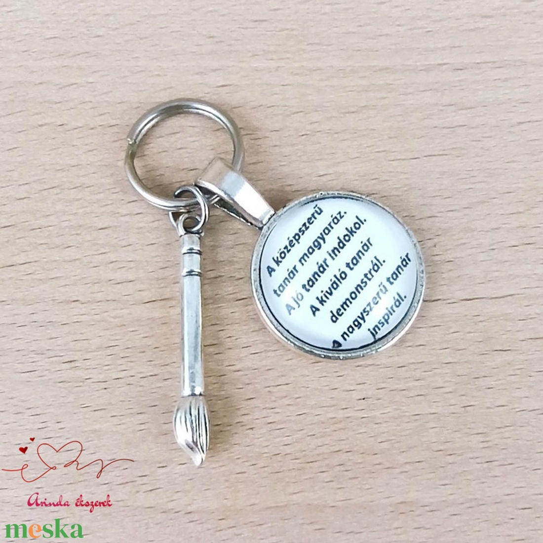 Ecset medálos üveglencsés kulcstartó pedagógusnapra - táska & tok - kulcstartó & táskadísz - kulcstartó - Meska.hu