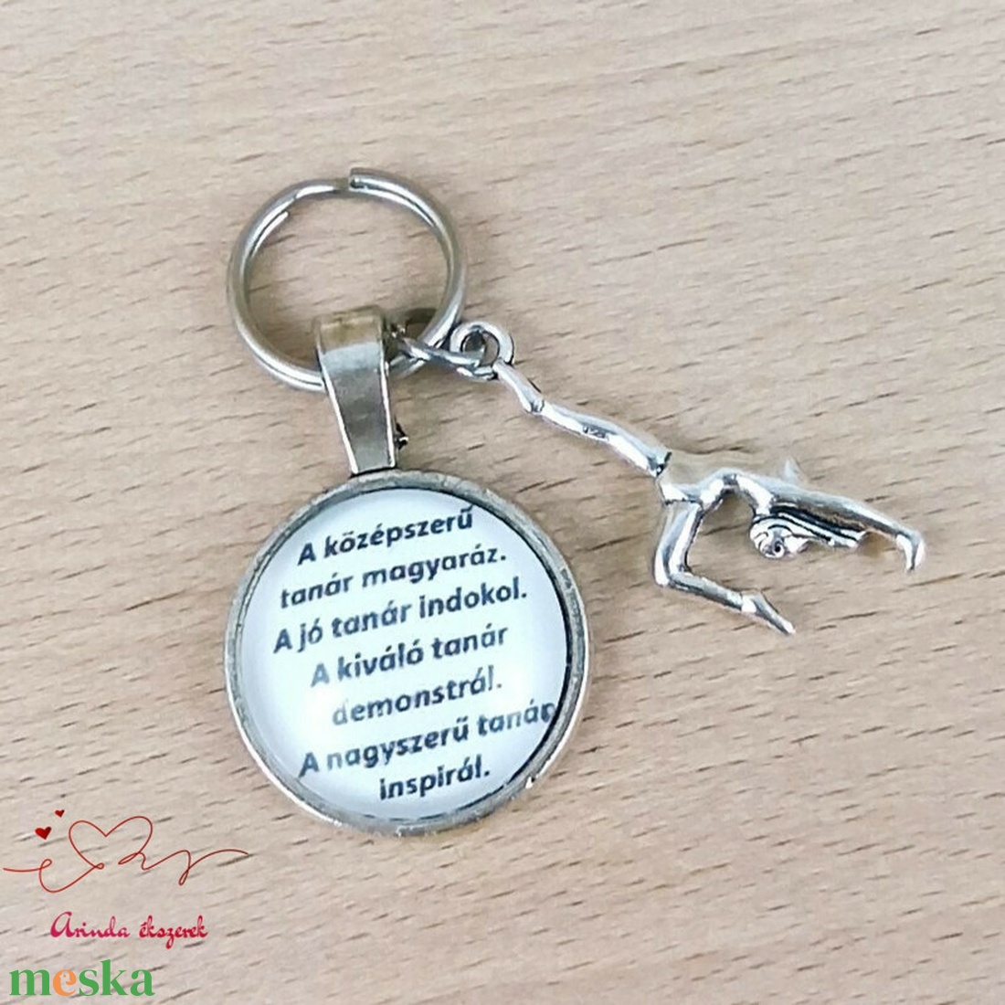 Tornász medálos üveglencsés kulcstartó pedagógusnapra - táska & tok - kulcstartó & táskadísz - kulcstartó - Meska.hu