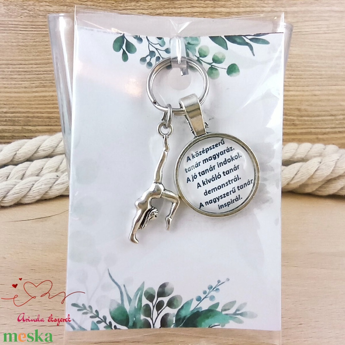 Tornász medálos üveglencsés kulcstartó pedagógusnapra - táska & tok - kulcstartó & táskadísz - kulcstartó - Meska.hu