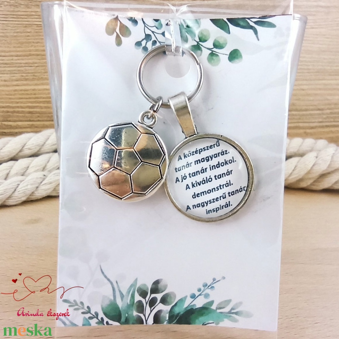 Focilabda medálos üveglencsés kulcstartó pedagógusnapra - táska & tok - kulcstartó & táskadísz - kulcstartó - Meska.hu