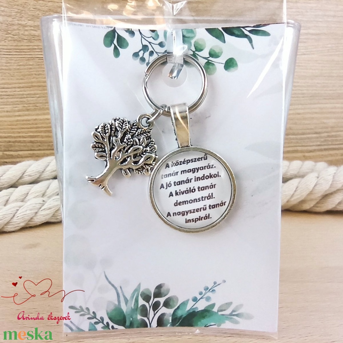 Fa medálos üveglencsés kulcstartó pedagógusnapra - táska & tok - kulcstartó & táskadísz - kulcstartó - Meska.hu