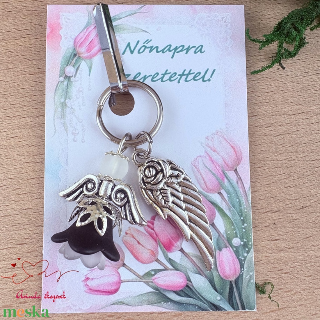 Nőnapi ajándék - fekete-fehér angyal kulcstartó ajándékkártyával, választható medállal és kártyával - táska & tok - kulcstartó & táskadísz - kulcstartó - Meska.hu