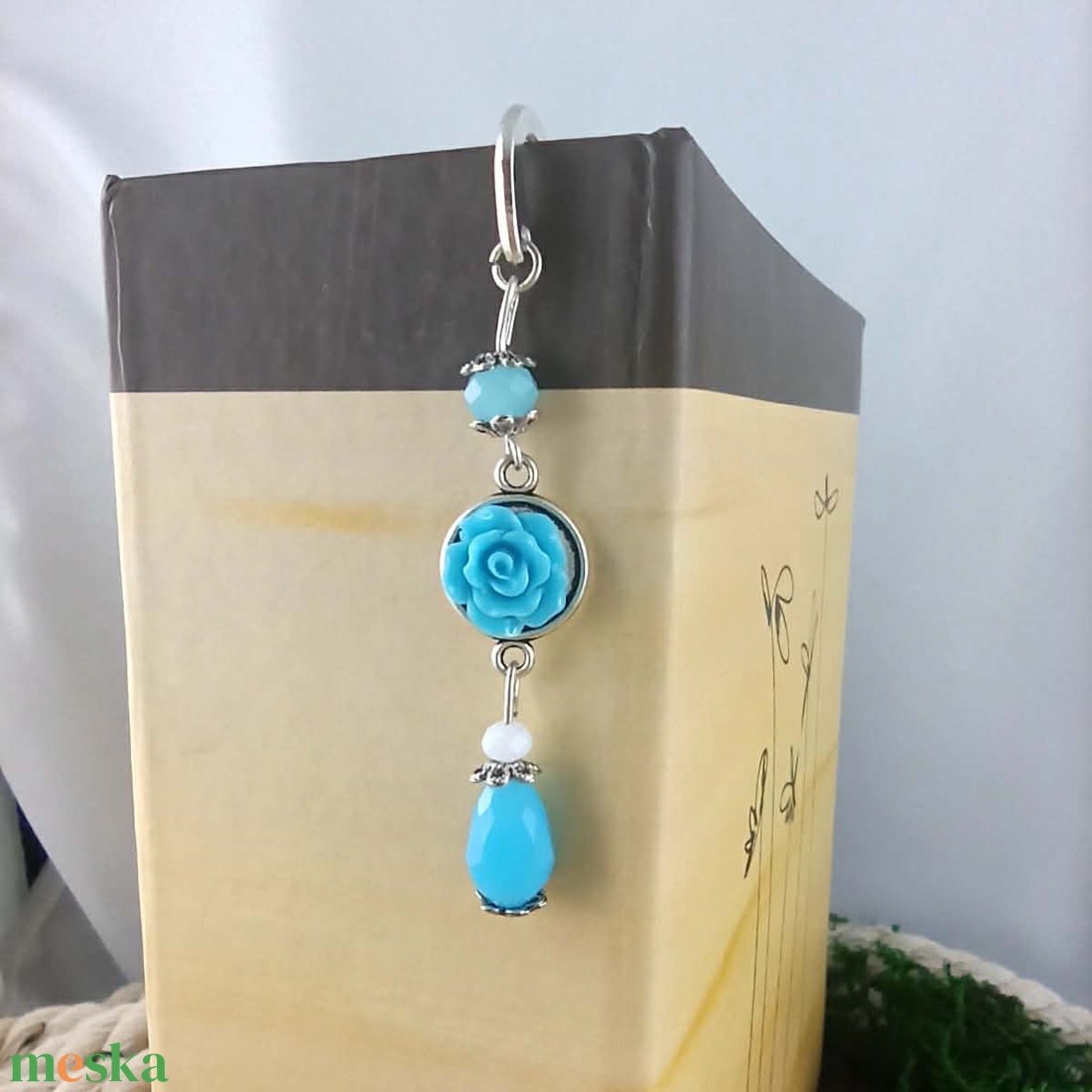 Világoskék rózsás könyvjelző - Anyák napi apró figyelmesség #14 - könyv & zene - könyvjelző - Meska.hu