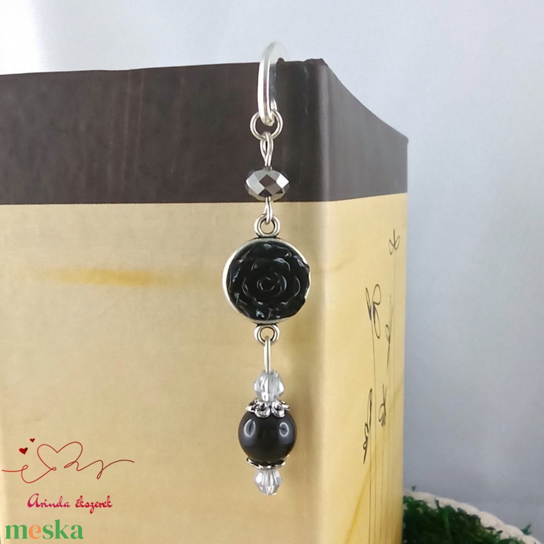 Fekete rózsás könyvjelző - Anyák napi apró figyelmesség #81 - könyv & zene - könyvjelző - Meska.hu