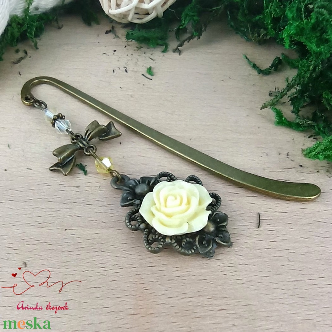 Krém rózsás könyvjelző - Anyák napi apró figyelmesség #41 - könyv & zene - könyvjelző - Meska.hu