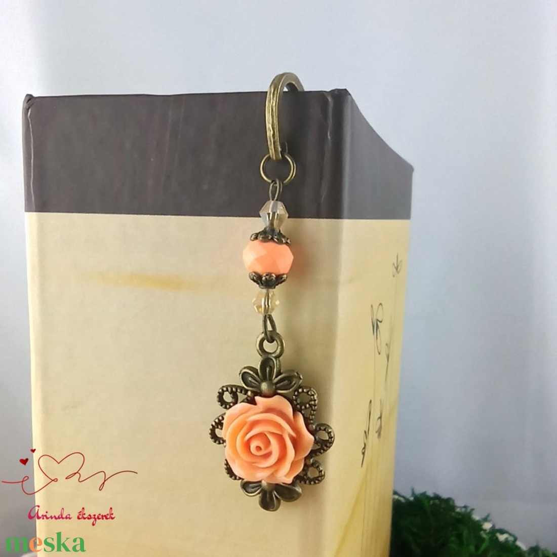 Barack rózsás könyvjelző - Anyák napi apró figyelmesség #44 - könyv & zene - könyvjelző - Meska.hu