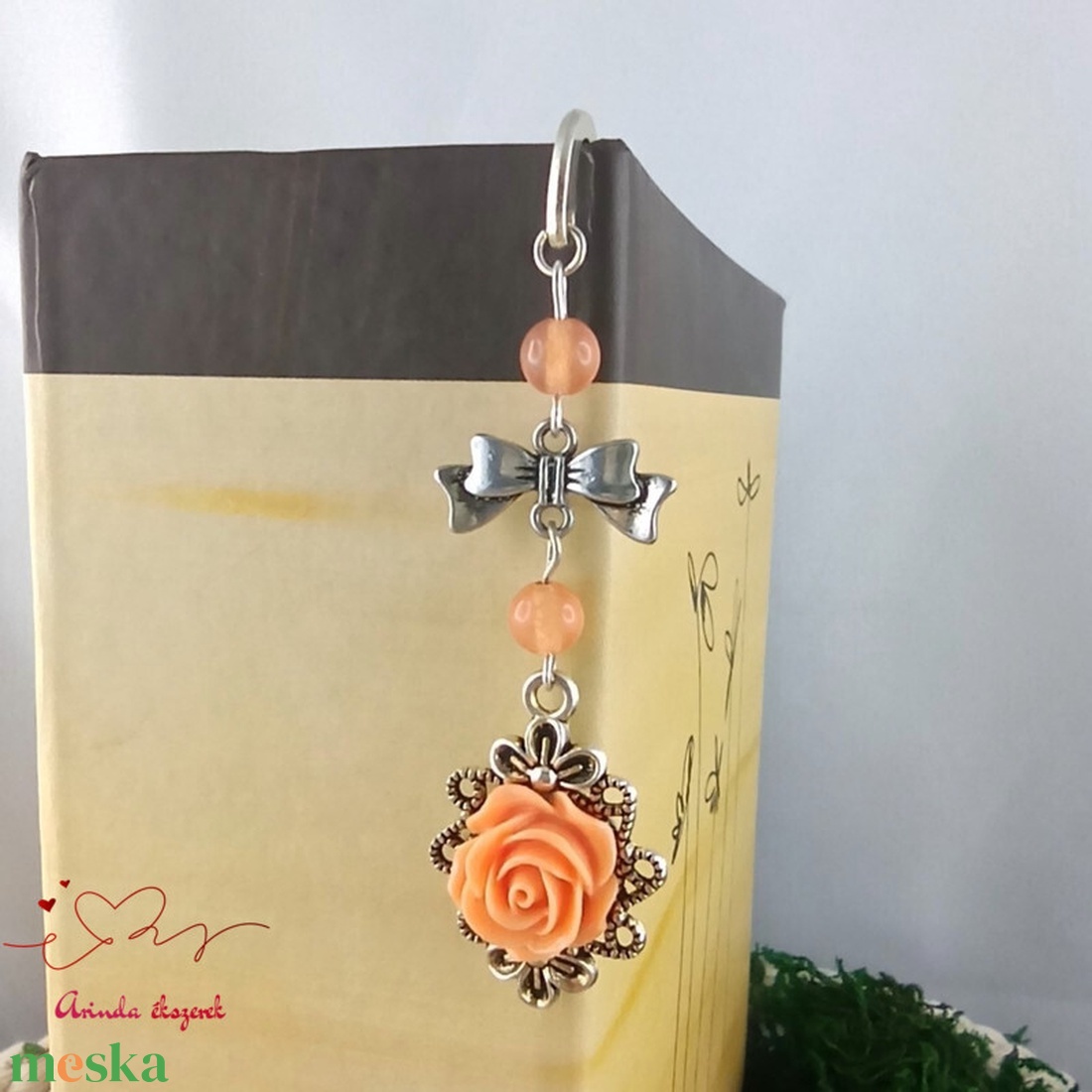 Barack rózsás könyvjelző - Anyák napi apró figyelmesség #45 - könyv & zene - könyvjelző - Meska.hu