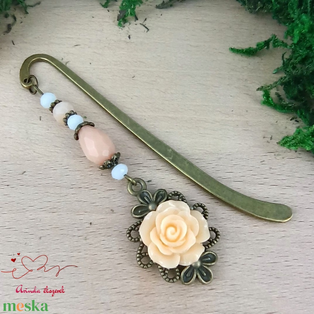 Bézs rózsás könyvjelző - Anyák napi apró figyelmesség #46 - könyv & zene - könyvjelző - Meska.hu