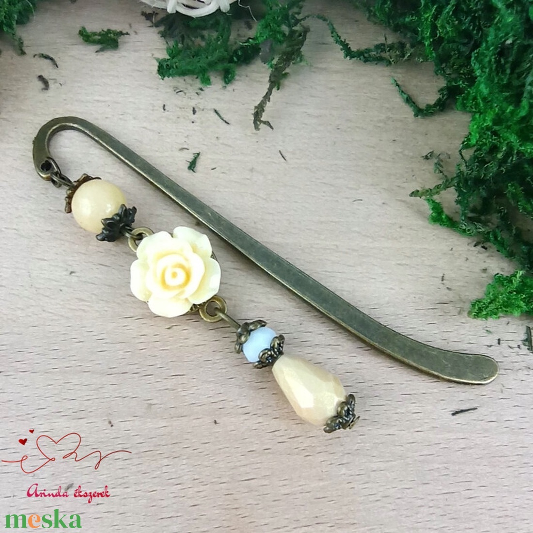 Krém rózsás könyvjelző - Anyák napi apró figyelmesség #36 - könyv & zene - könyvjelző - Meska.hu