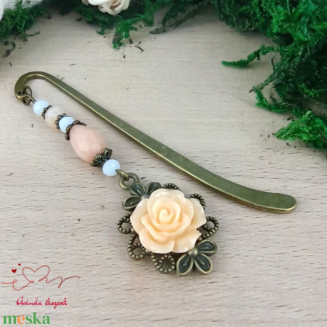 Bézs rózsás könyvjelző - Anyák napi apró figyelmesség #40 - könyv & zene - könyvjelző - Meska.hu