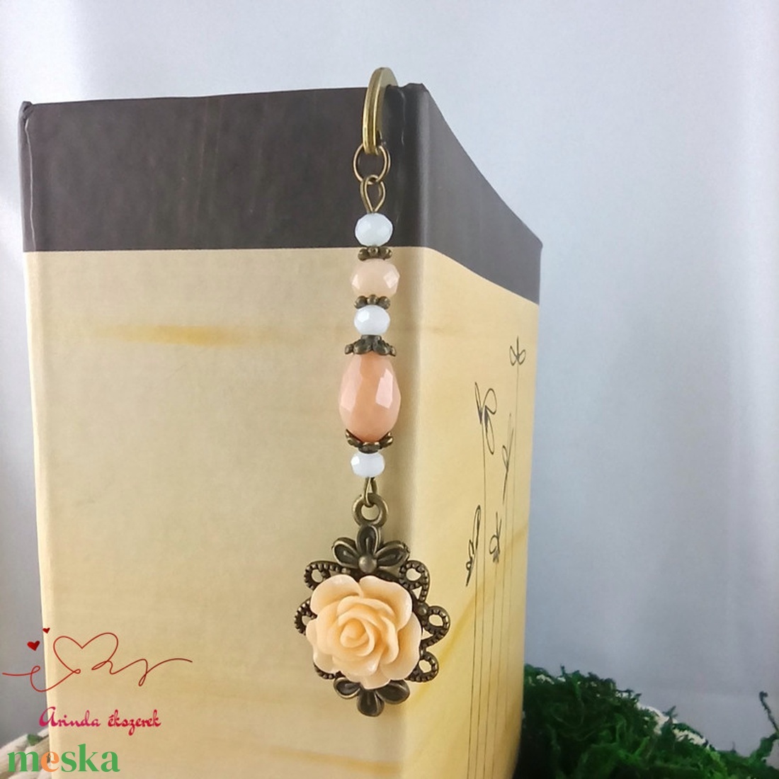 Bézs rózsás könyvjelző - Anyák napi apró figyelmesség #40 - könyv & zene - könyvjelző - Meska.hu