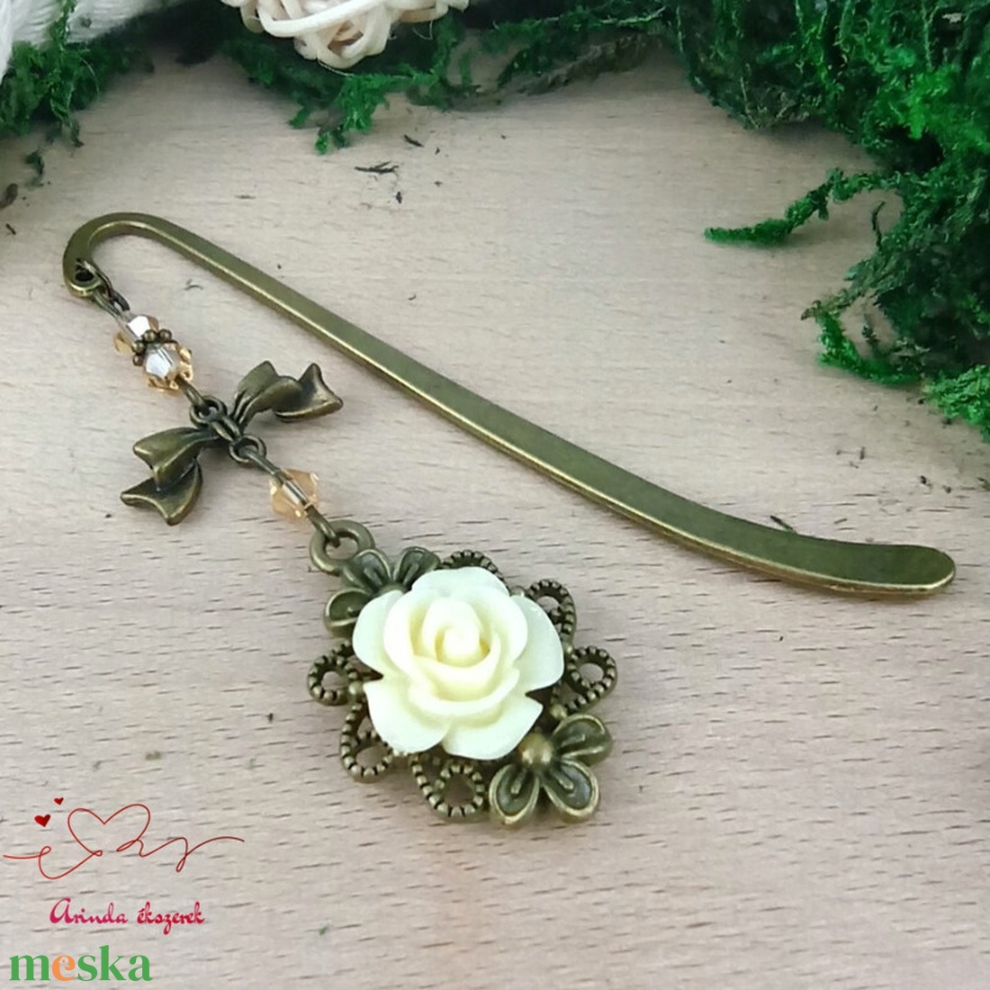 Krém rózsás könyvjelző - Anyák napi apró figyelmesség #48 - könyv & zene - könyvjelző - Meska.hu