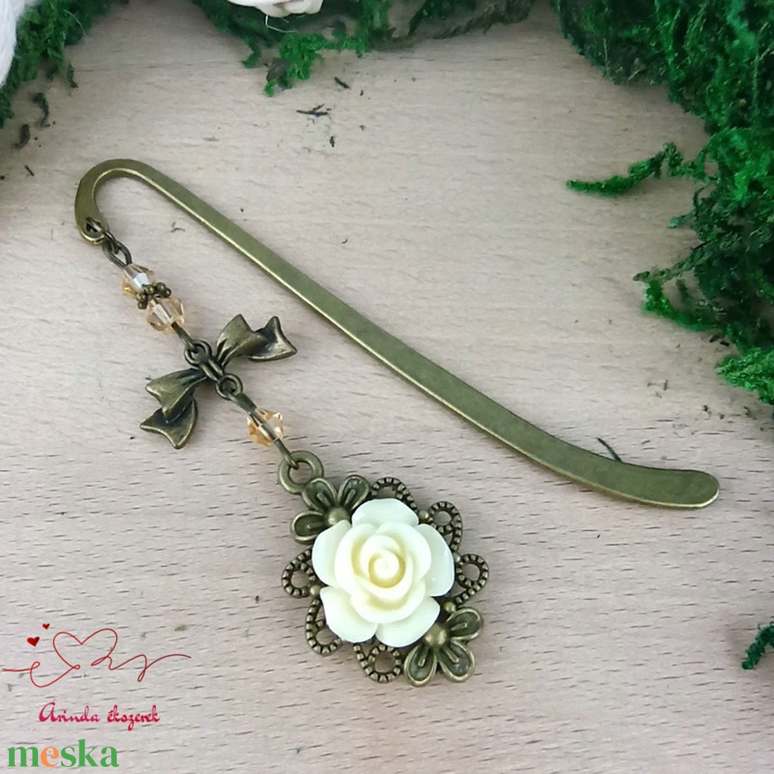 Krém rózsás könyvjelző - Anyák napi apró figyelmesség #48 - könyv & zene - könyvjelző - Meska.hu