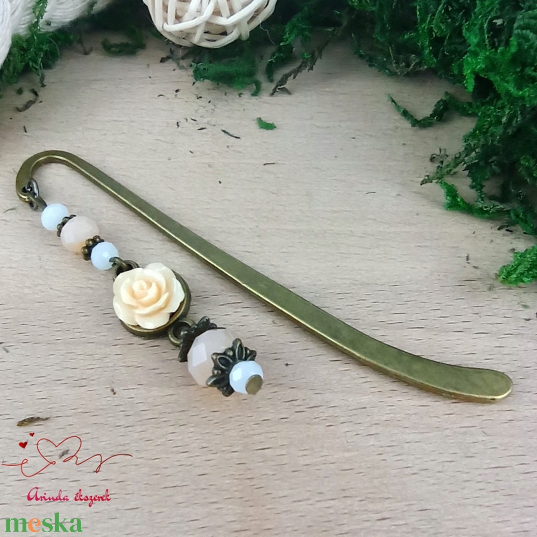 Krém rózsás könyvjelző - Anyák napi apró figyelmesség #38 - könyv & zene - könyvjelző - Meska.hu