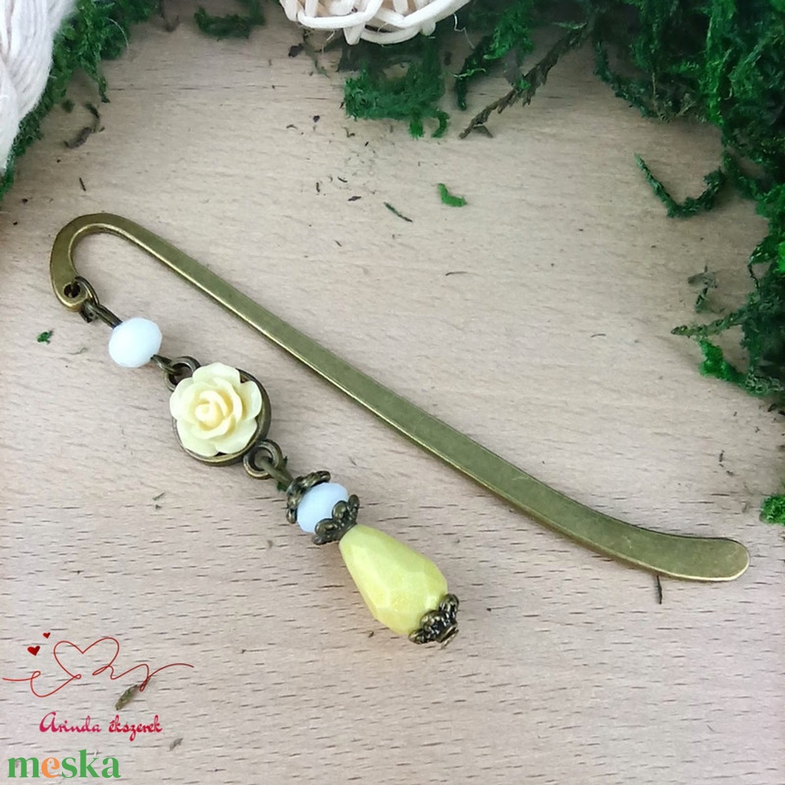 Krém rózsás könyvjelző - Anyák napi apró figyelmesség #39 - könyv & zene - könyvjelző - Meska.hu