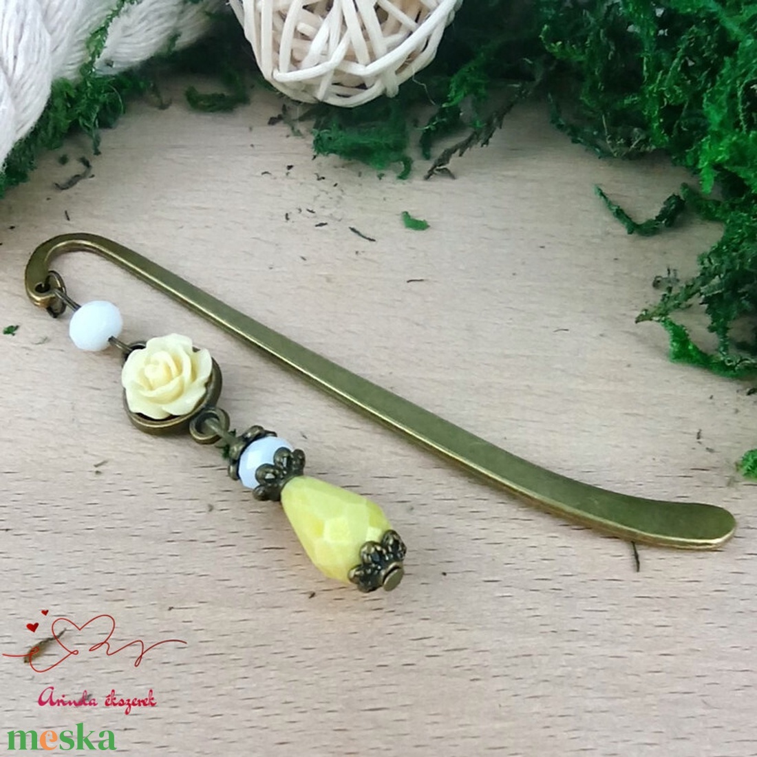 Krém rózsás könyvjelző - Anyák napi apró figyelmesség #39 - könyv & zene - könyvjelző - Meska.hu