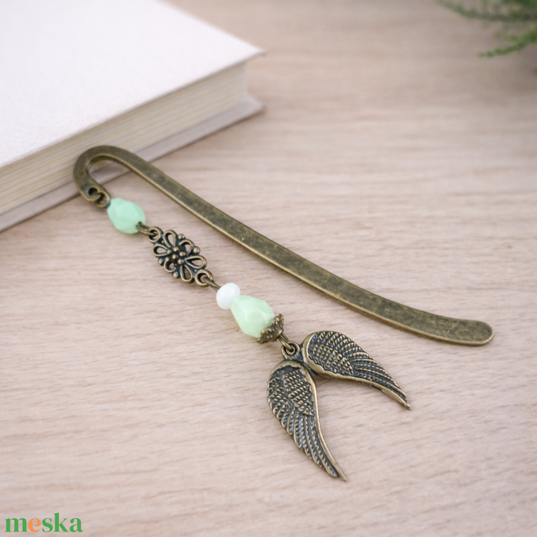 Dupla angyalszárny könyvjelző zöld gyöngyökkel - meghitt karácsonyi ajándék könyvszeretőknek - könyv & zene - könyvjelző - Meska.hu