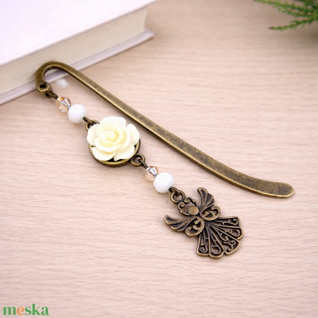 Krém rózsás könyvjelző - Anyák napi apró figyelmesség #37 - könyv & zene - könyvjelző - Meska.hu