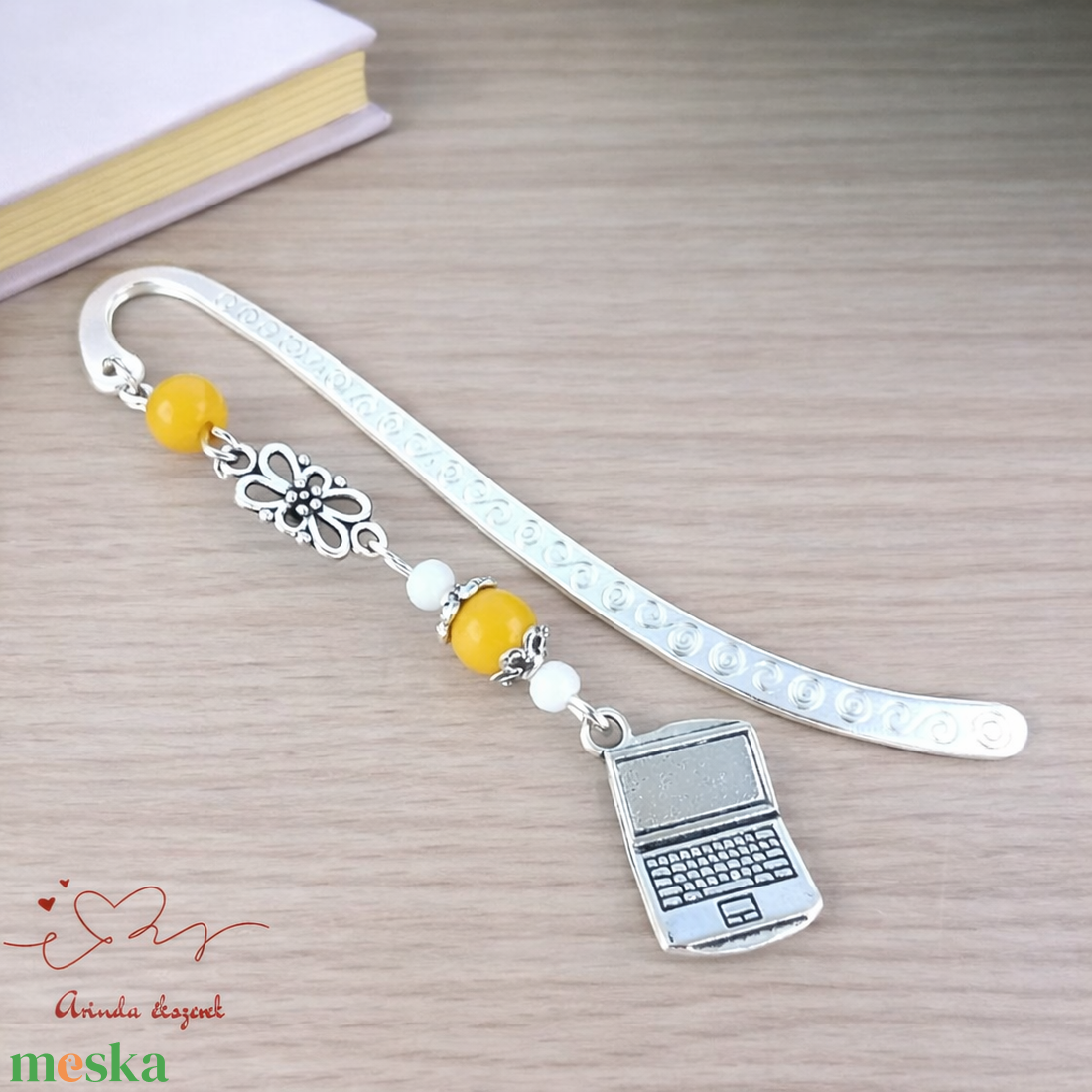 Sárga laptop könyvjelző � kézzel készült ajándék tanárnak, pedagógusnak - könyv & zene - könyvjelző - Meska.hu