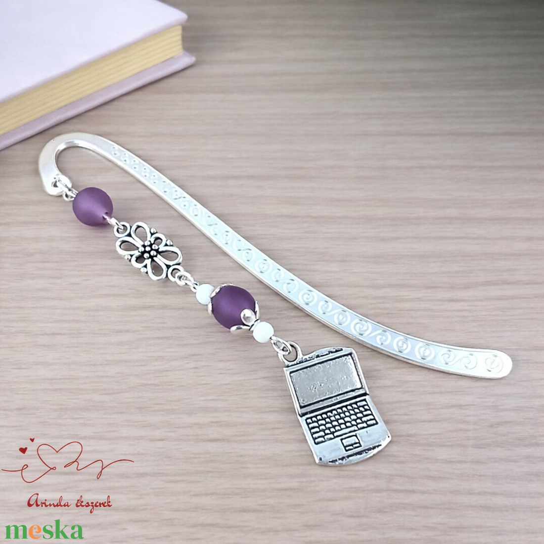 Lila laptop könyvjelző � kézzel készült ajándék tanárnak, pedagógusnak - könyv & zene - könyvjelző - Meska.hu